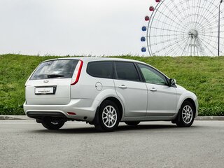 2011 Ford Focus II Рестайлинг, серебристый, 650000 рублей, вид 2