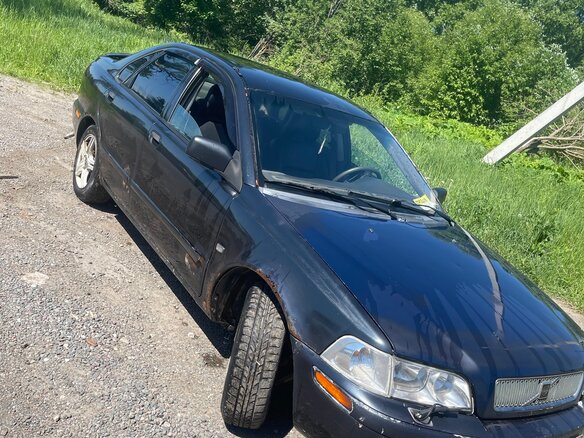 2000 Volvo S40 I Рестайлинг, чёрный, 150000 рублей - вид 1