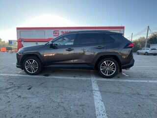 2019 Toyota RAV4 V (XA50), коричневый, 2800000 рублей, вид 3