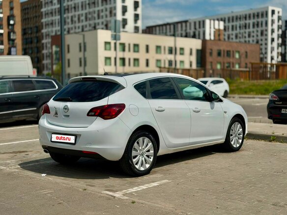 2012 Opel Astra J, белый - вид 1