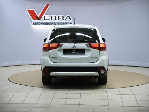 2015 Mitsubishi Outlander III Рестайлинг 2, белый - вид 5