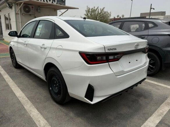 2026 Toyota Yaris XP150 Рестайлинг 2, белый, 1500000 рублей - вид 3