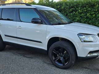 2015 Skoda Yeti I Рестайлинг, белый, 1870000 рублей, вид 2