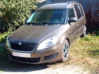 2013 Skoda Roomster I Рестайлинг, коричневый, 560000 рублей, вид 3