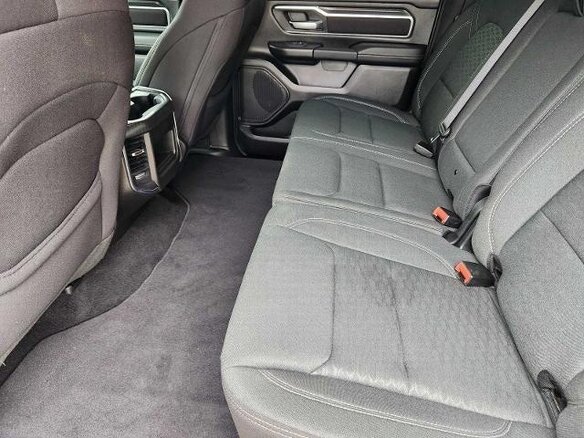 2025 Ram 1500 Quad Cab eTorque V Рестайлинг, белый, 5525000 рублей - вид 9