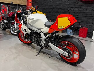 2024 Yamaha XSR900, красный, 985000 рублей, вид 3