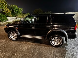 2003 Mitsubishi Pajero Sport I, чёрный, 700000 рублей, вид 4