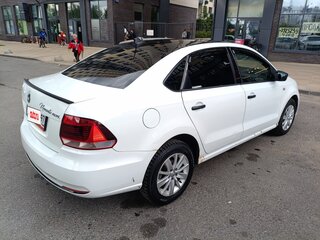 2017 Volkswagen Polo V Рестайлинг, белый, 600000 рублей, вид 4