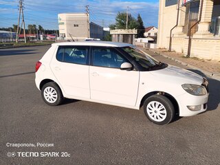 2013 Skoda Fabia II Рестайлинг, белый, 670000 рублей, вид 2