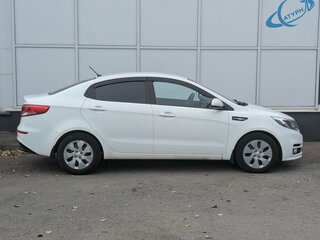 2016 Kia Rio III Рестайлинг, белый, 910000 рублей, вид 4