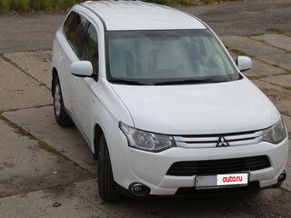 2014 Mitsubishi Outlander III, белый, 1400000 рублей, вид 3