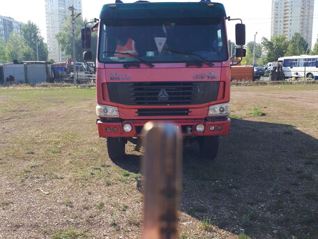 2012 Sinotruk Howo ZZ3257, красный, 1600000 рублей, вид 3