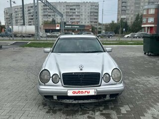 1998 Mercedes-Benz E-Класс 240 II (W210, S210), серебристый, 250000 рублей, вид 1