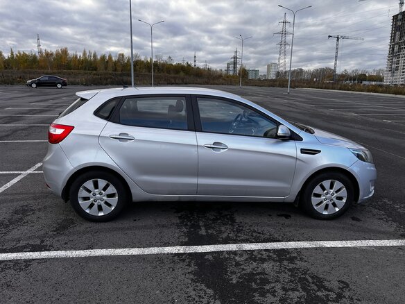 2012 Kia Rio 4-speed III, серый, 850000 рублей - вид 3