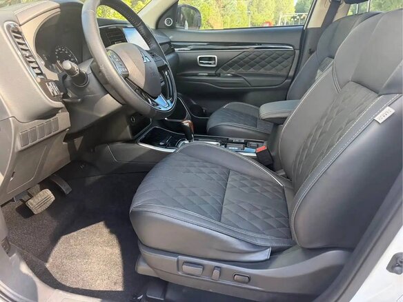 2022 Mitsubishi Outlander III Рестайлинг 3, белый, 2200000 рублей - вид 14