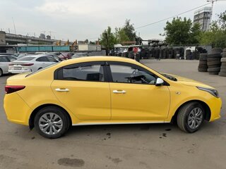 2019 Kia Rio IV, жёлтый, 1390000 рублей, вид 4
