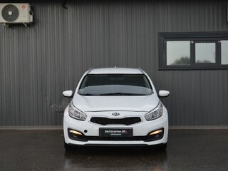 2017 Kia Ceed II Рестайлинг, белый, 749888 рублей, вид 2