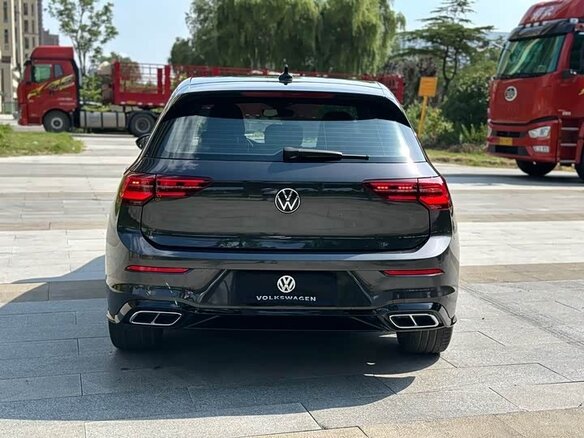 2021 Volkswagen Golf VIII, чёрный, 1611000 рублей - вид 3