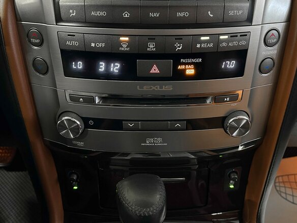 2012 Lexus LX 570 III Рестайлинг, белый, 4190000 рублей - вид 22