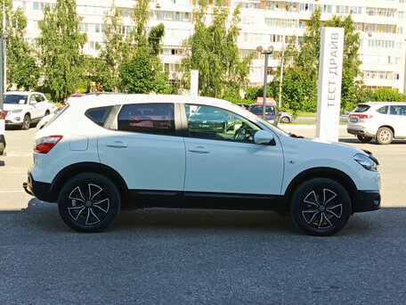 2013 Nissan Qashqai I Рестайлинг, белый, 910000 рублей, вид 5