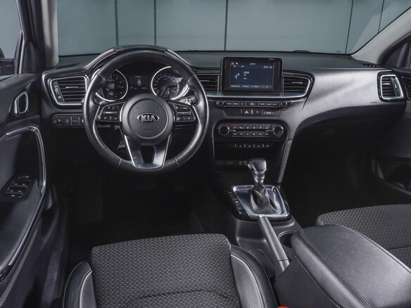2018 Kia Ceed III, чёрный, 1730000 рублей - вид 5