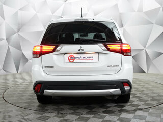 2016 Mitsubishi Outlander III Рестайлинг 2, белый, 1790000 рублей, вид 4