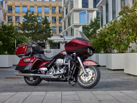 2011 Harley-Davidson CVO Road Glide, красный, 1400000 рублей, вид 1