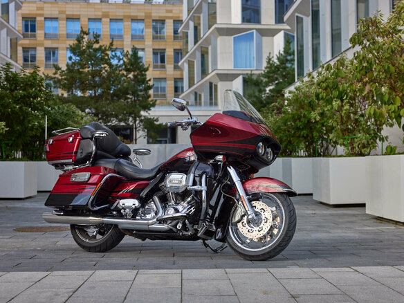 2011 Harley-Davidson CVO Road Glide, красный, 1400000 рублей