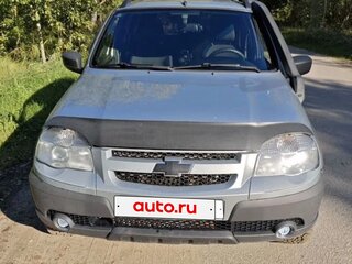 2015 Chevrolet Niva I Рестайлинг, серебристый, 670000 рублей, вид 2