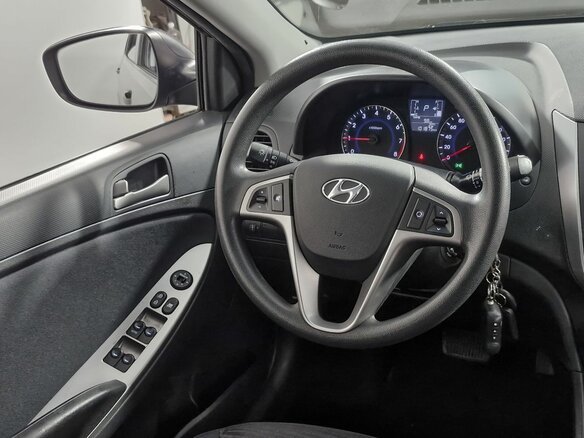 2015 Hyundai Solaris I Рестайлинг, коричневый, 899000 рублей - вид 15