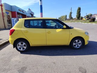 2010 Skoda Fabia II Рестайлинг, жёлтый, 500000 рублей, вид 5