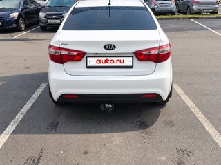 2014 Kia Rio 5-speed III, белый, 700000 рублей, вид 4