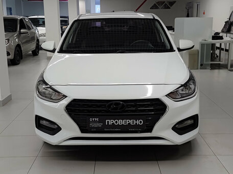2018 Hyundai Solaris II, белый, 705000 рублей, вид 2