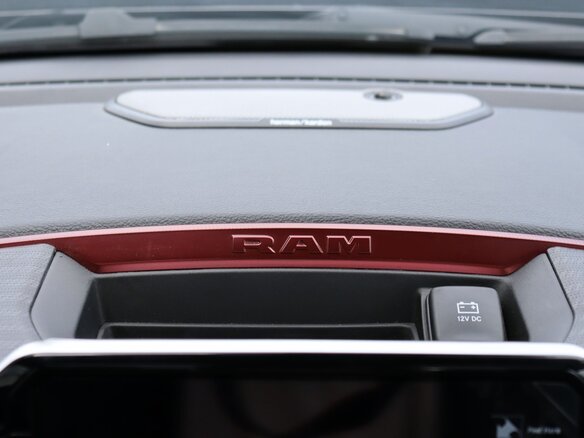 2026 Ram 1500 Quad Cab V Рестайлинг, серый, 10190000 рублей - вид 27
