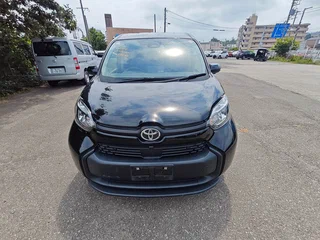 2023 Toyota Sienta III, чёрный, 1340000 рублей, вид 1