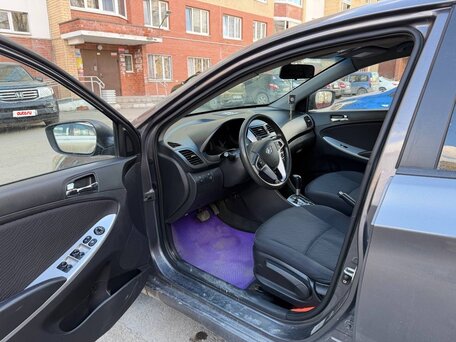 2012 Hyundai Solaris I, серебристый, 350000 рублей, вид 4