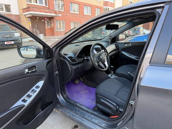 2012 Hyundai Solaris I, серебристый, 350000 рублей - вид 3