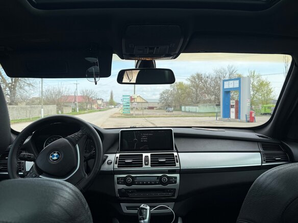 2010 BMW X5 30d II (E70) Рестайлинг, чёрный, 1400000 рублей - вид 2