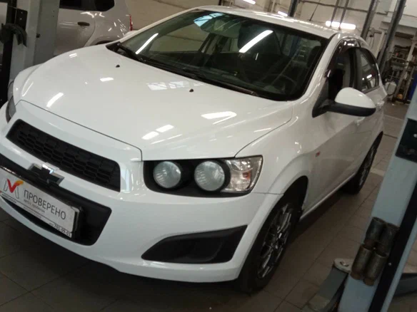 2012 Chevrolet Aveo II, белый, 570000 рублей