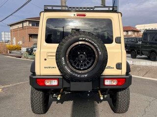2022 Suzuki Jimny Sierra IV, бежевый, 1577000 рублей, вид 4