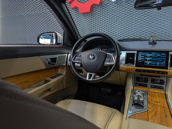 2014 Jaguar XF I Рестайлинг, белый, 1350000 рублей - вид 17