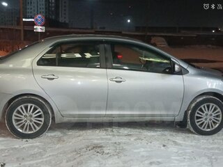 2009 Toyota Belta I, серый, 500000 рублей, вид 2