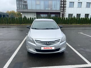 2014 Hyundai Solaris I Рестайлинг, серебристый, 735000 рублей, вид 2