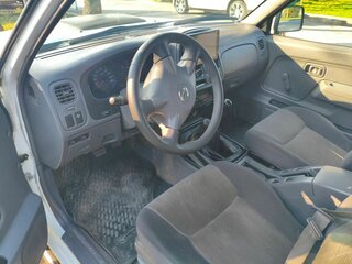 2011 Nissan NP300, белый, 950000 рублей, вид 5