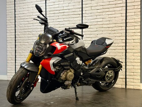 2026 Ducati Diavel V4, белый, 4550000 рублей, вид 4