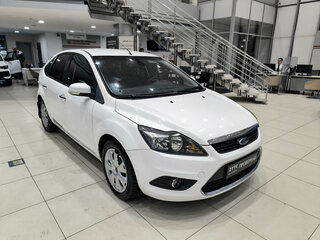 2011 Ford Focus II Рестайлинг, белый, 499000 рублей, вид 3