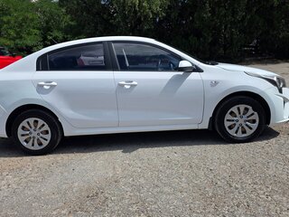 2021 Kia Rio IV Рестайлинг, белый, 1190000 рублей, вид 3