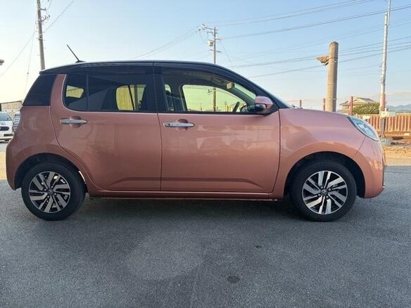 2020 Toyota Passo III Рестайлинг, золотистый, 680000 рублей - вид 3