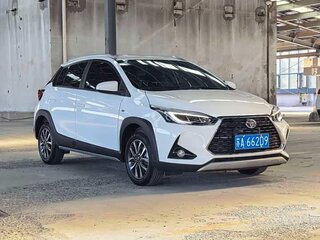 2023 Toyota Yaris L X XP150 Рестайлинг, белый, 1050000 рублей, вид 3