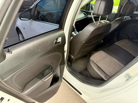 2012 Opel Astra J, белый - вид 11
